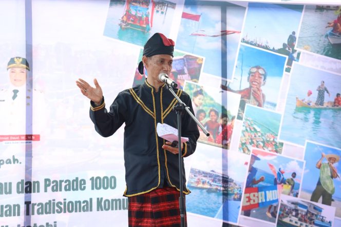 
					Bupati Wakatobi saat memberikan sambutan pada kegiatan Deklarasi Suku Bajo, Foto : Media Center Wakatobi Sentosa