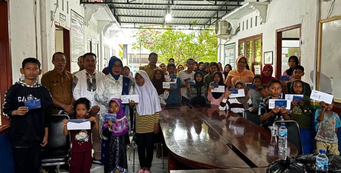 
					Pemda Wakatobi Serahkan Bantuan Kepada 47 Anak Yatim dan Piatu