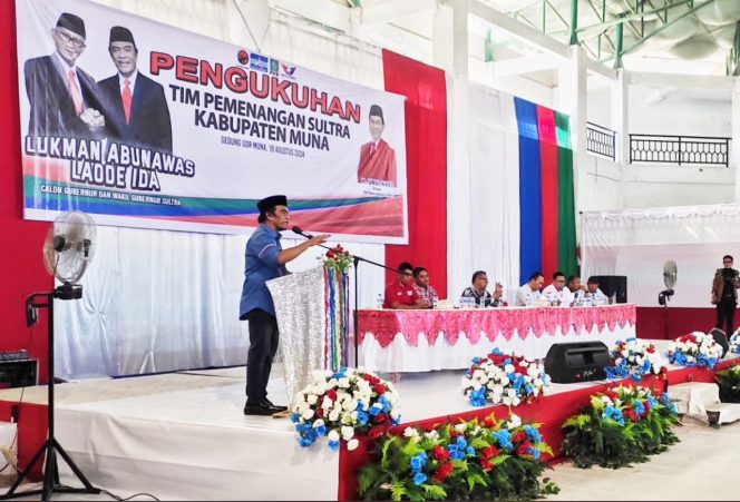 
					Laode Ida Kukuhkan Ratusan Masyarakat Muna Menjadi Tim pemenangan  Pilgub  Sultra