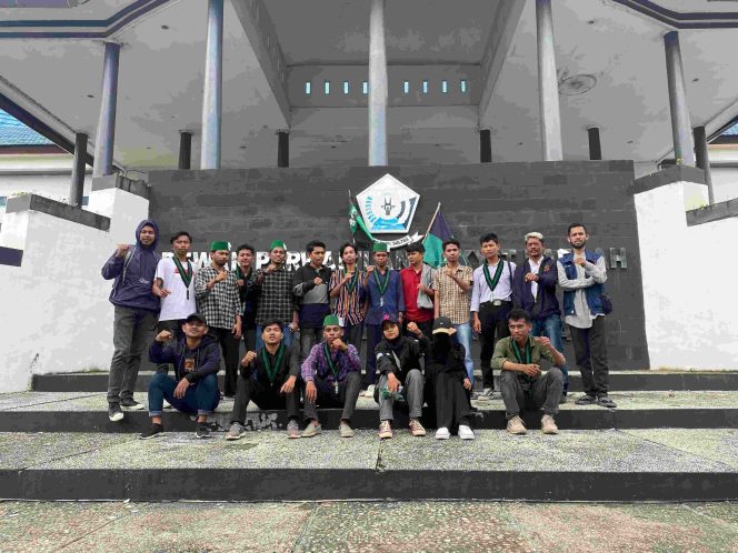 
					HMI MPO Kendari Lakukan Aksi Kawal Putusan MK di Kantor DPRD Sultra