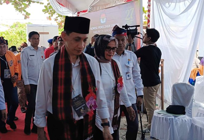 
					Haliana-Safia Wualo Daftar Sebagai Bapaslon Bupati dan Wakil Bupati Wakatobi ke KPUD