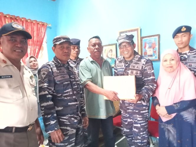 
					HUT TNI AL ke-79,Posal Baubau Sambangi Purnawirawan dan Warakawuri