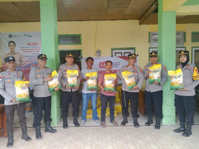 
					Polres Wakatobi dan Perum Bulog Gelar Pasar Murah Sambut HUT RI ke-80